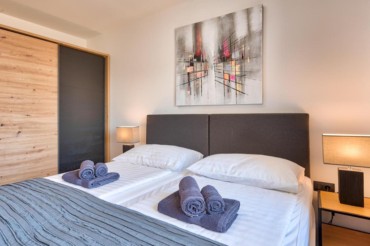 Art Apartment Monvidal Pula Extérieur photo